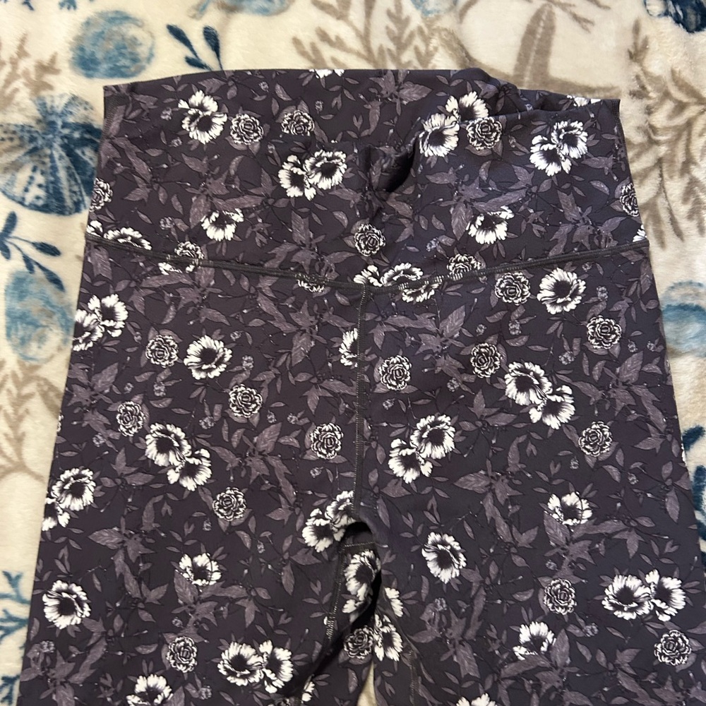 Fabletics PowerHold Gray Floral Leggings | XL